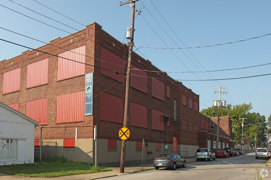 1502 Beeler St, New Albany, IN for sale - Primary Photo - Image 1 of 2