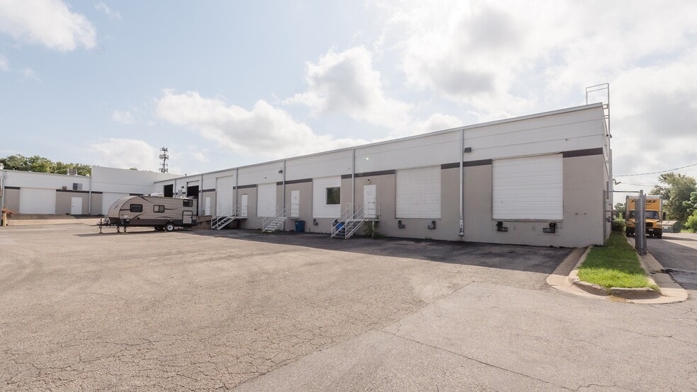 6001 Techni Center Dr, Austin, TX for lease - Building Photo - Image 3 of 7