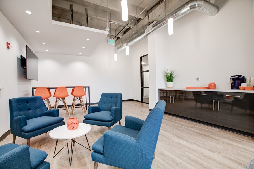 13949 W Colfax Ave, Lakewood, CO à louer - Photo intérieure - Image 2 de 76