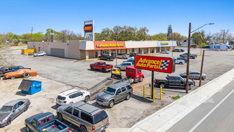 110-114 Goliad Rd, San Antonio, TX à vendre - Photo du bâtiment - Image 2 de 4