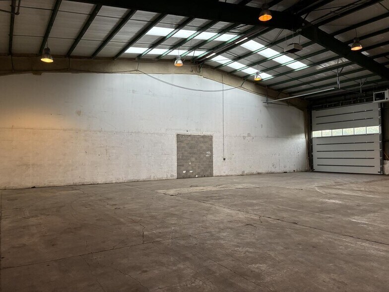 Flex in Argenteuil for lease - Building Photo - Image 3 of 13