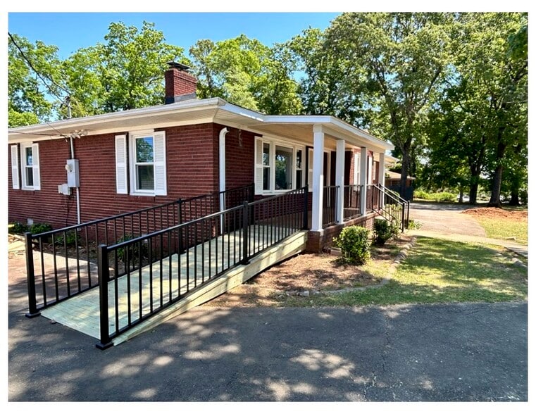 1934 N Pleasantburg Dr, Greenville, SC for lease - Building Photo - Image 2 of 22