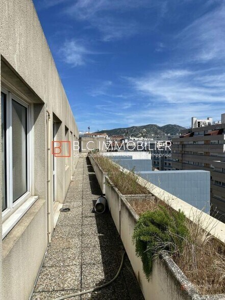 Bureau dans Marseille à louer - Photo du bâtiment - Image 1 de 12