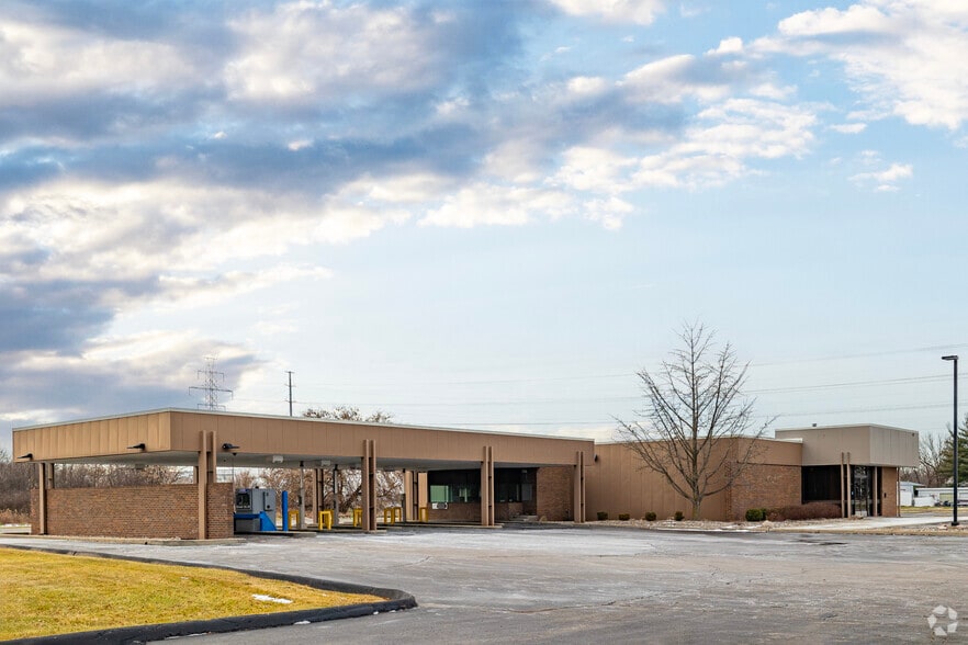 4154 Davison Rd, Burton, MI for sale - Building Photo - Image 2 of 17