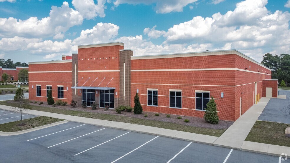 2810 Procurement Cir, Fayetteville, NC à louer - Photo du bâtiment - Image 3 de 26