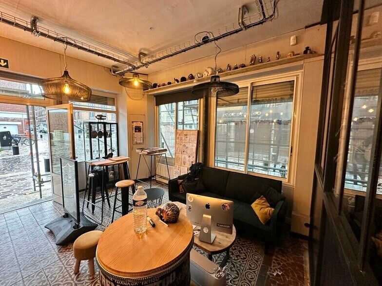 Retail in Le Havre for lease - Interior Photo - Image 2 of 3