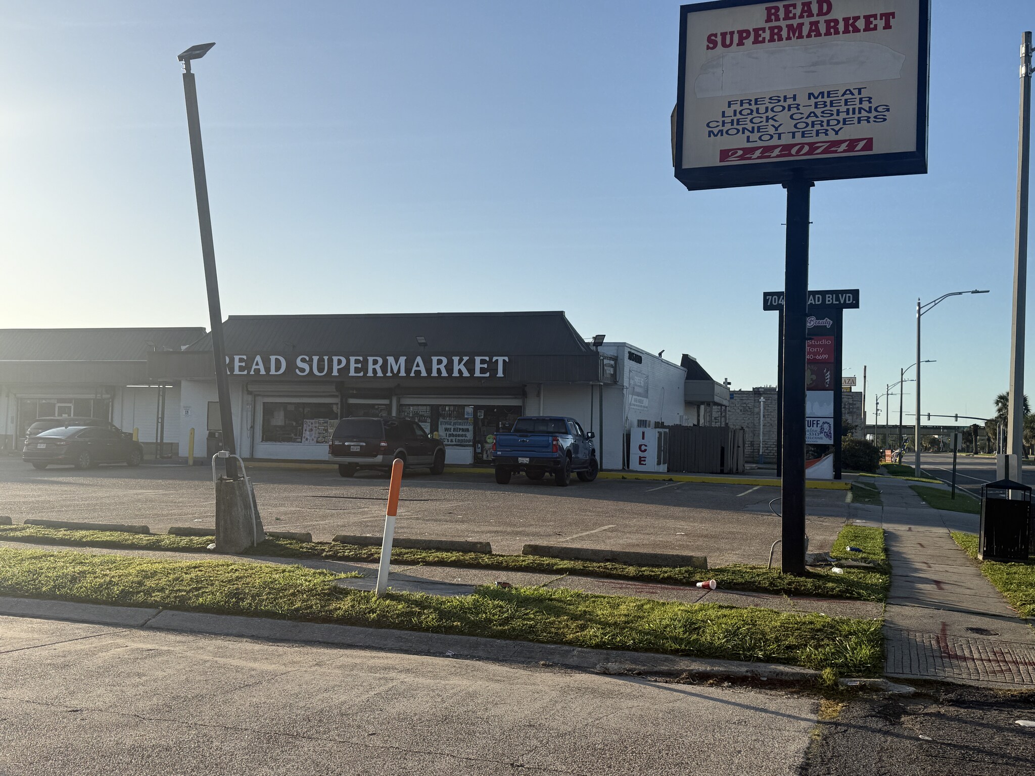 7045 Read Blvd, New Orleans, LA à louer Photo du bâtiment- Image 1 de 7