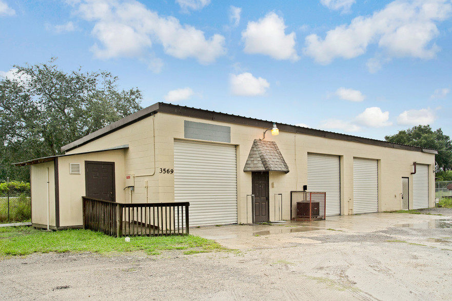 3561-3569 Industrial Rd, Titusville, FL à vendre - Photo du bâtiment - Image 1 de 1