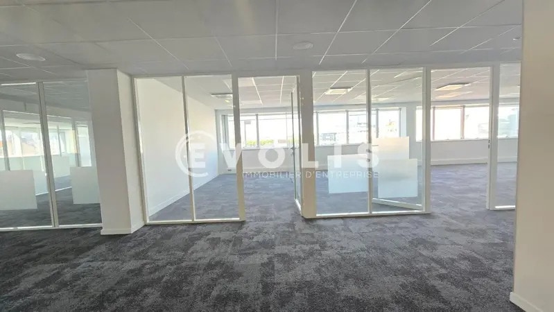 31-39 Rue Du Gouverneur Général Eboué, Issy-les-Moulineaux for lease - Building Photo - Image 2 of 11