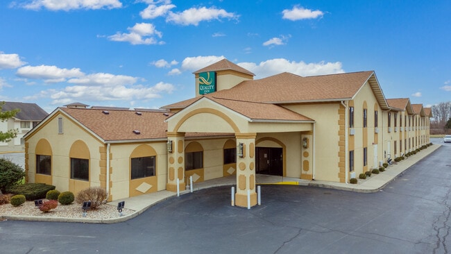 More details for 150 Lovers Ln, Franklin, IN - Hospitality for Sale