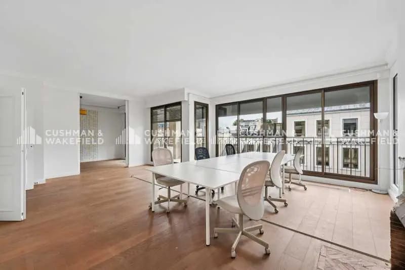 Office in Neuilly-sur-Seine for sale - Interior Photo - Image 2 of 17