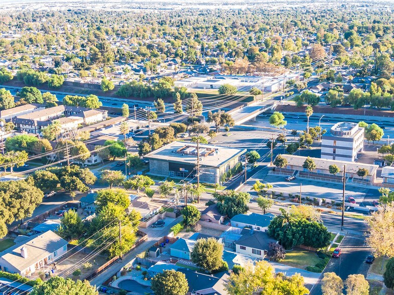 360 E 7th St, Upland, CA à louer - Photo du bâtiment - Image 3 de 33