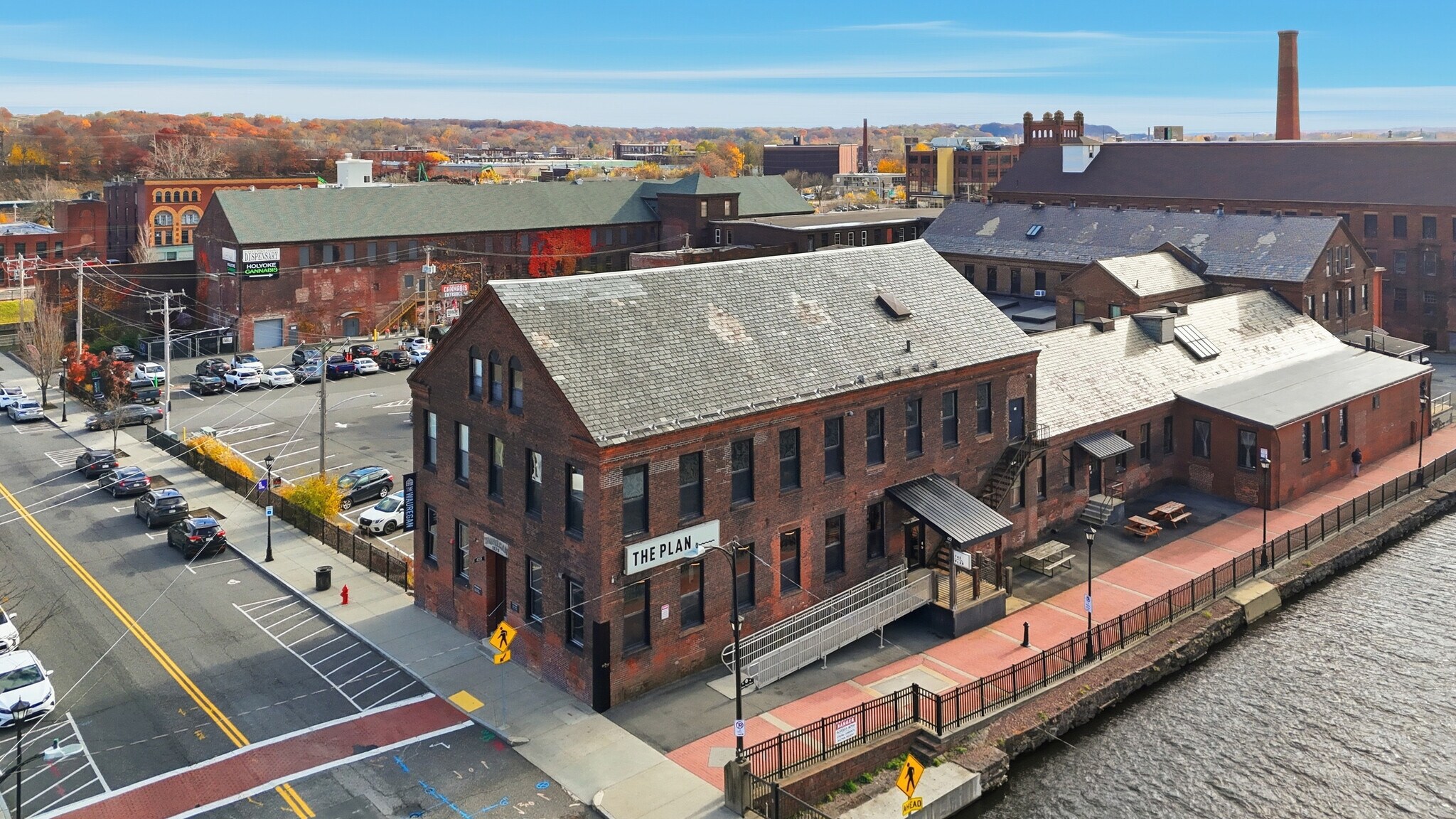 420 Dwight St, Holyoke, MA à louer Photo principale- Image 1 de 11