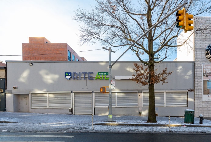 60-26 Woodside Ave, Flushing, NY for lease - Primary Photo - Image 1 of 1