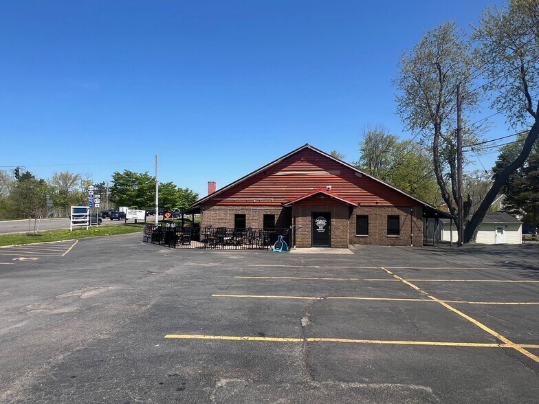 1537 Union Rd, West Seneca, NY à vendre - Photo du bâtiment - Image 3 de 6