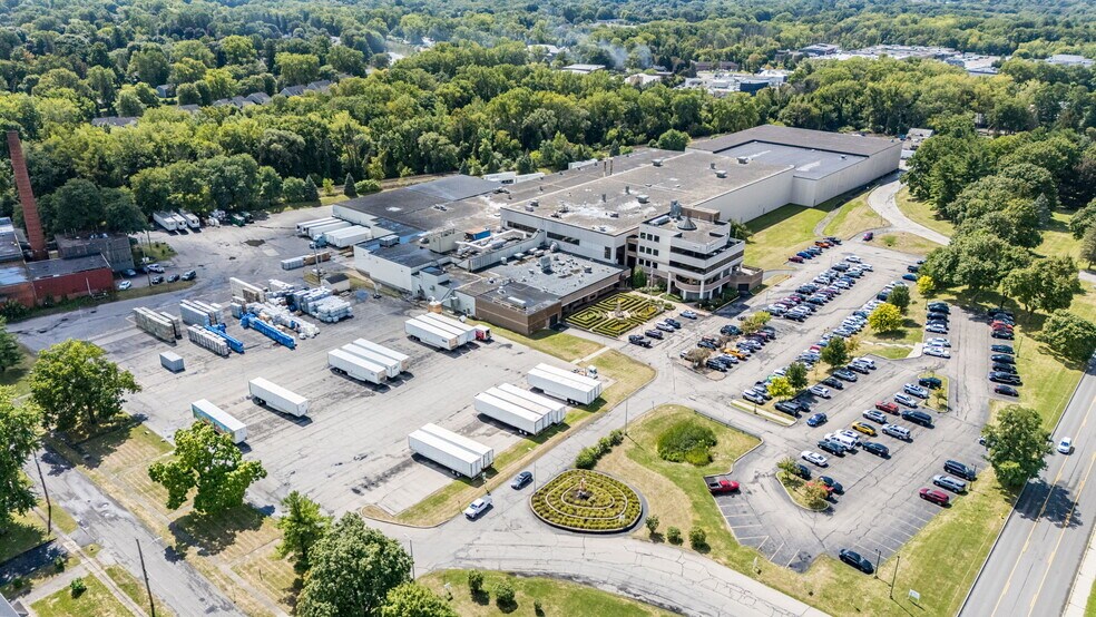 815 Whitney Rd W, Fairport, NY à vendre - Photo du bâtiment - Image 2 de 17