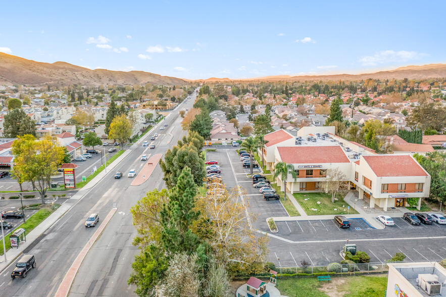 5775 E Los Angeles Ave, Simi Valley, CA for lease - Building Photo - Image 2 of 5