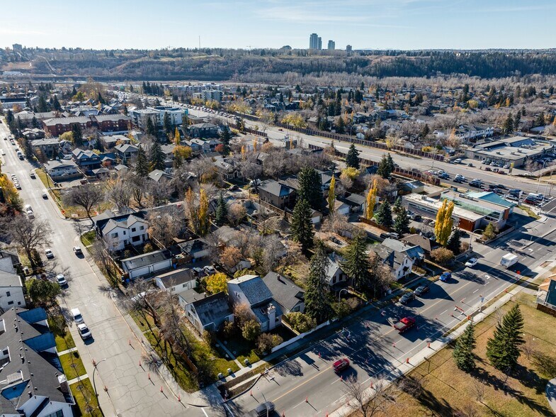 2401 5 Av NW, Calgary, AB à vendre - Photo principale - Image 1 de 19