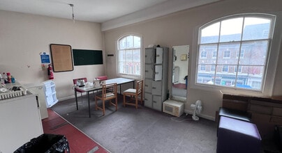16 Market Pl, Blandford Forum for lease Interior Photo- Image 1 of 5