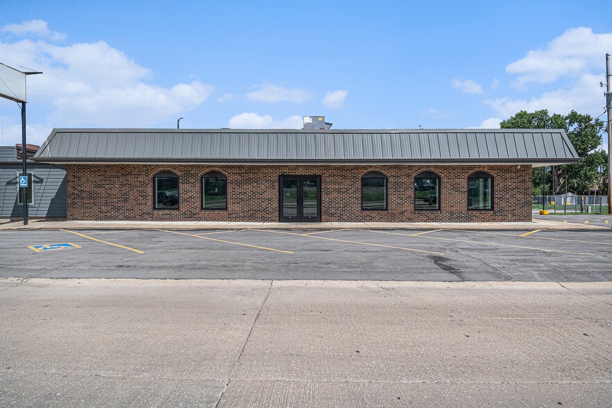 3525 N 90th St, Omaha, NE for lease - Building Photo - Image 3 of 23