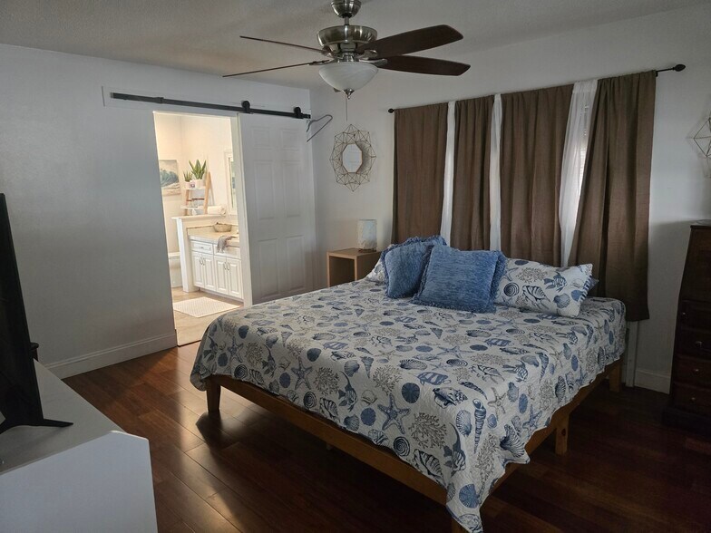 108 75th St W, Bradenton, FL à vendre - Photo du bâtiment - Image 2 de 6