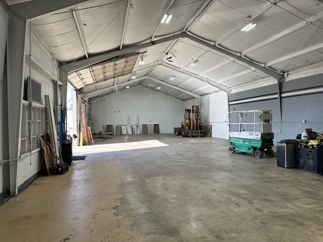 1465 Cornell Rd, Howard, WI à vendre - Photo du bâtiment - Image 2 de 33