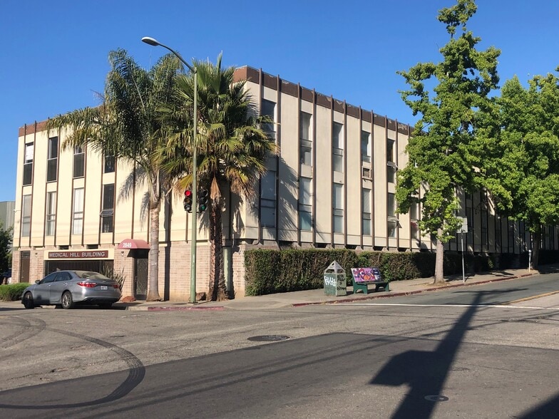 2844 Summit St, Oakland, CA for lease - Primary Photo - Image 1 of 5
