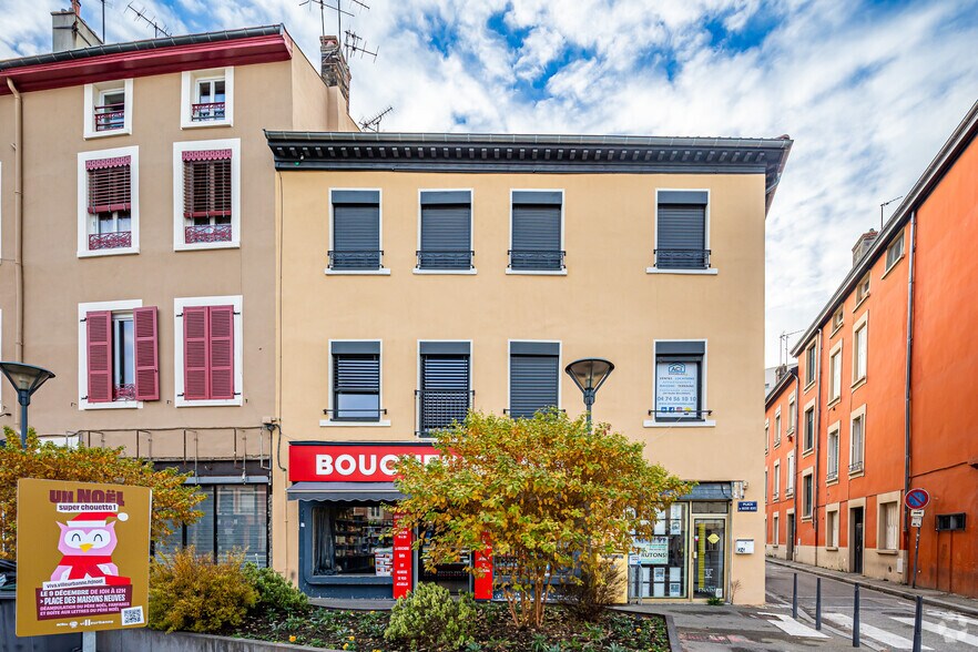 24 Place Des Maisons Neuves, Villeurbanne à louer - Photo du bâtiment - Image 2 de 7