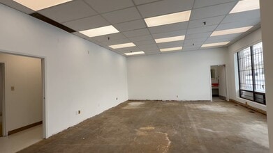 72-80 Rolark Dr, Toronto, ON à louer - Vidéo sur l’inscription commerciale 