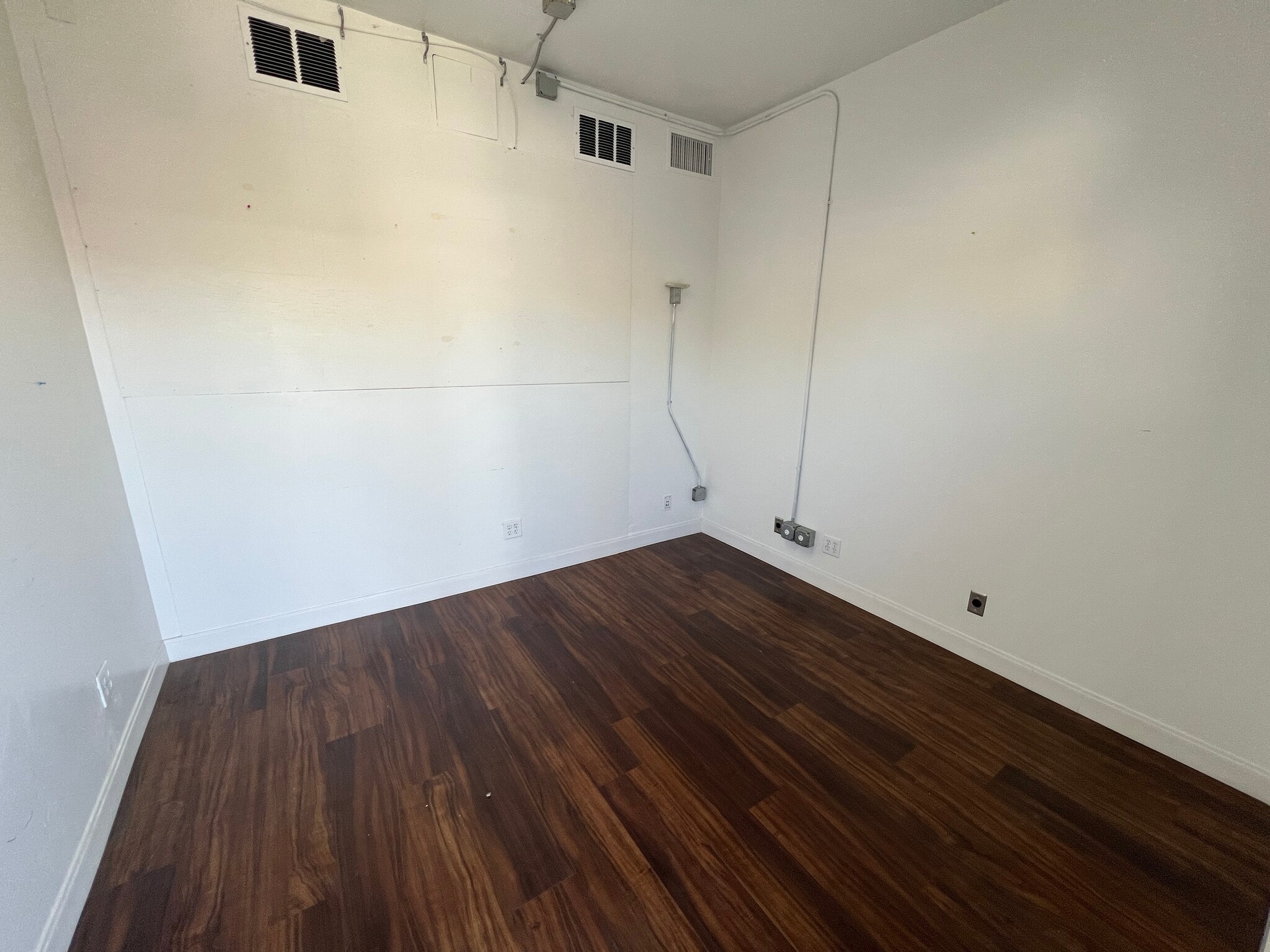 17501 Irvine Blvd, Tustin, CA for lease Interior Photo- Image 1 of 1