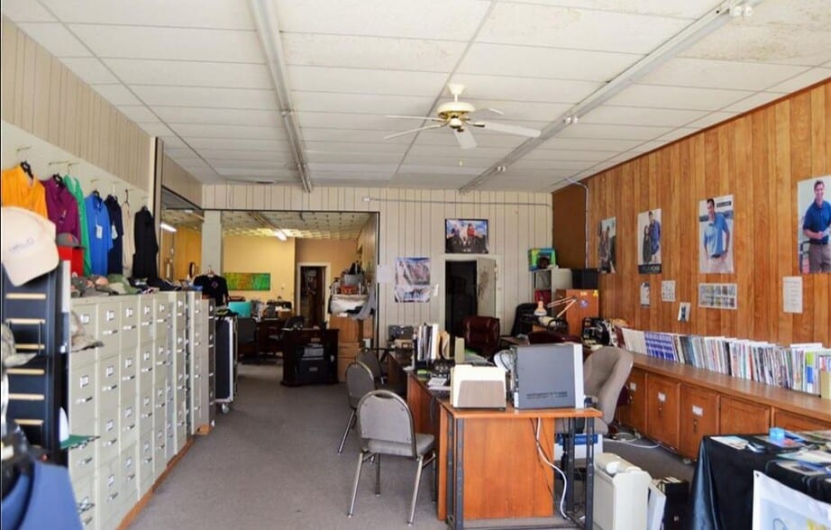 315 Dewey Ave, Poteau, OK for sale - Interior Photo - Image 2 of 6