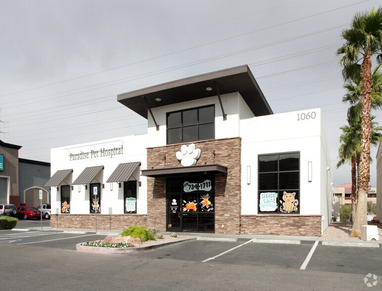 1060 E Flamingo Rd, Las Vegas, NV à louer - Photo du bâtiment - Image 2 de 13