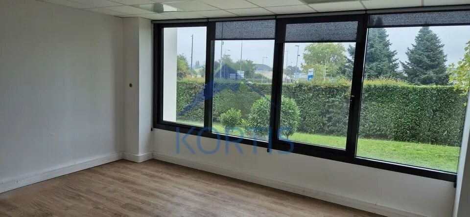 Office in Bron for lease - Interior Photo - Image 3 of 9