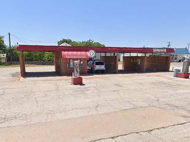 1004 Indiana St, Graham, TX for sale - Building Photo - Image 2 of 2