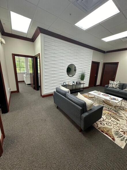 7065 Westpointe Blvd, Orlando, FL à vendre - Photo intérieure - Image 3 de 13