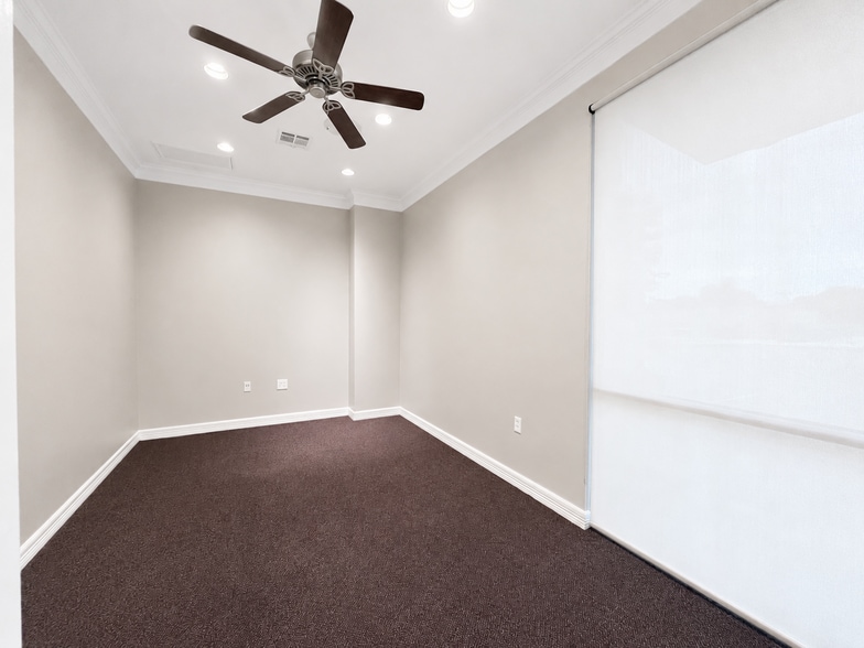 3016 E Villa Maria Rd, Bryan, TX for sale - Building Photo - Image 3 of 26