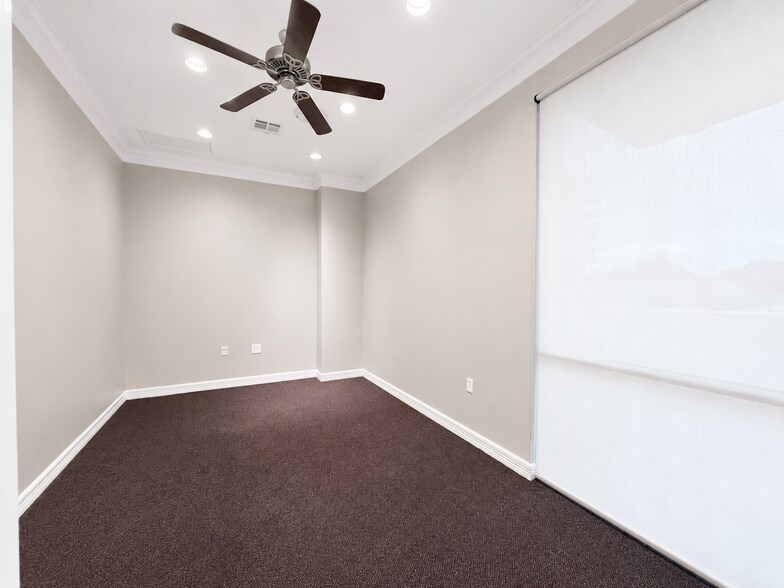 3016 E Villa Maria Rd, Bryan, TX à vendre - Photo du bâtiment - Image 3 de 26