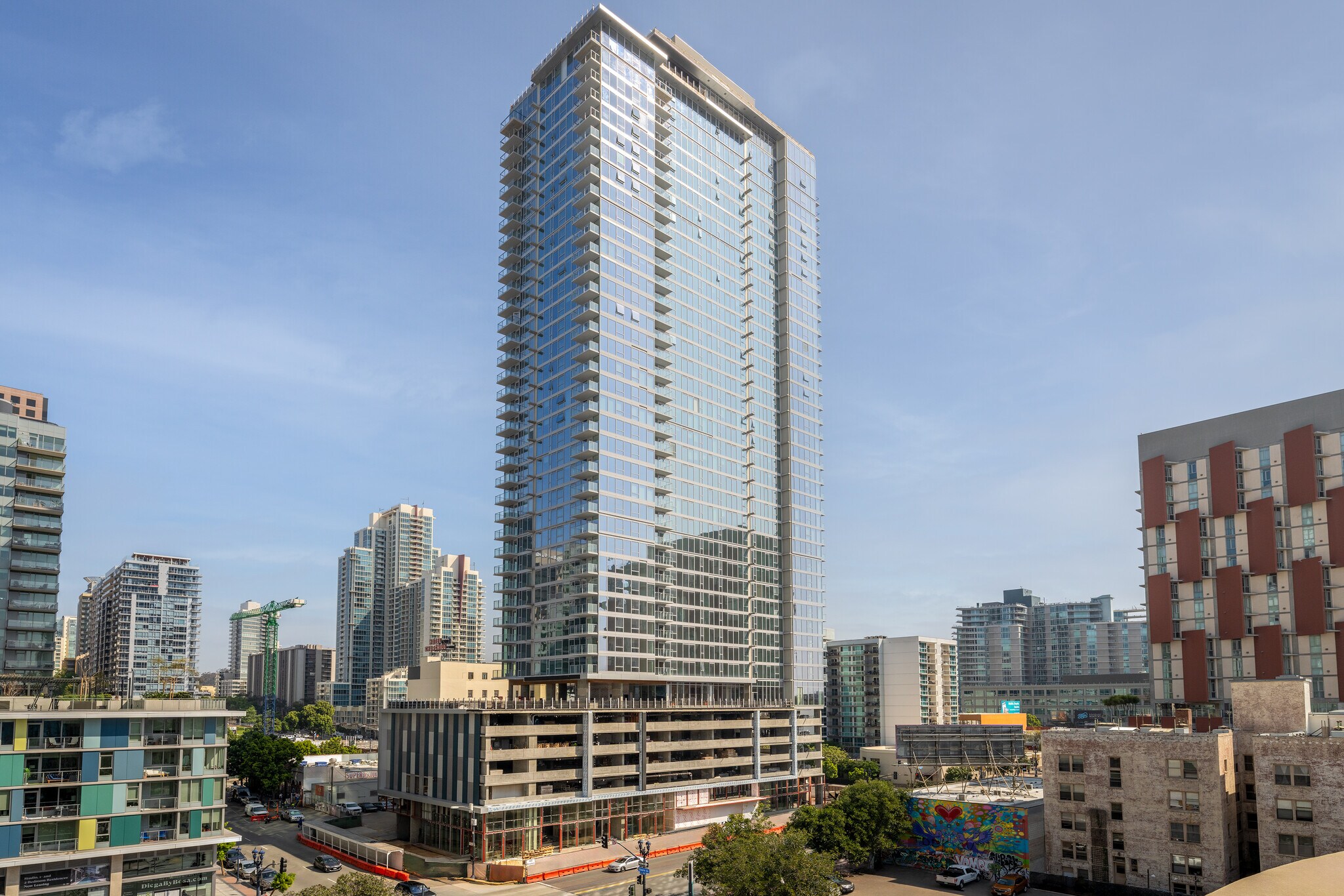 800 Broadway, San Diego, CA à louer Photo du bâtiment- Image 1 de 2