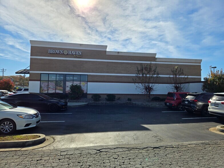 3321 N Main St, Anderson, SC à louer - Photo du bâtiment - Image 2 de 12