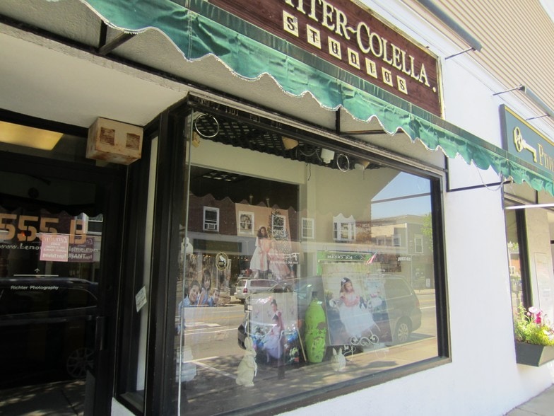 555 Washington St, Wellesley, MA for lease - Building Photo - Image 3 of 8