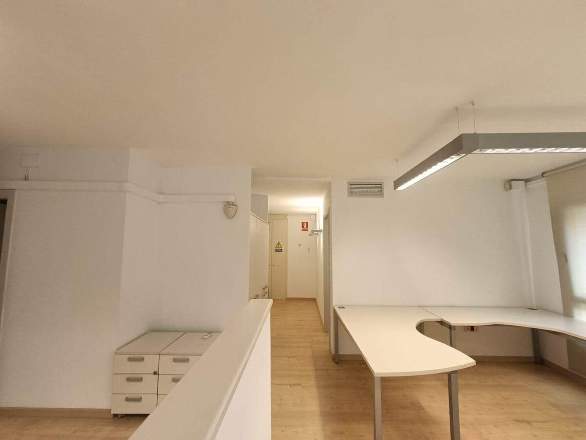 Vic, BAR 08500 - Unit - - - Interior Photo - Image 1 of 7