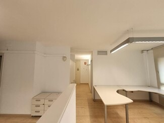 Plus de détails pour Multi-résidentiel à vendre