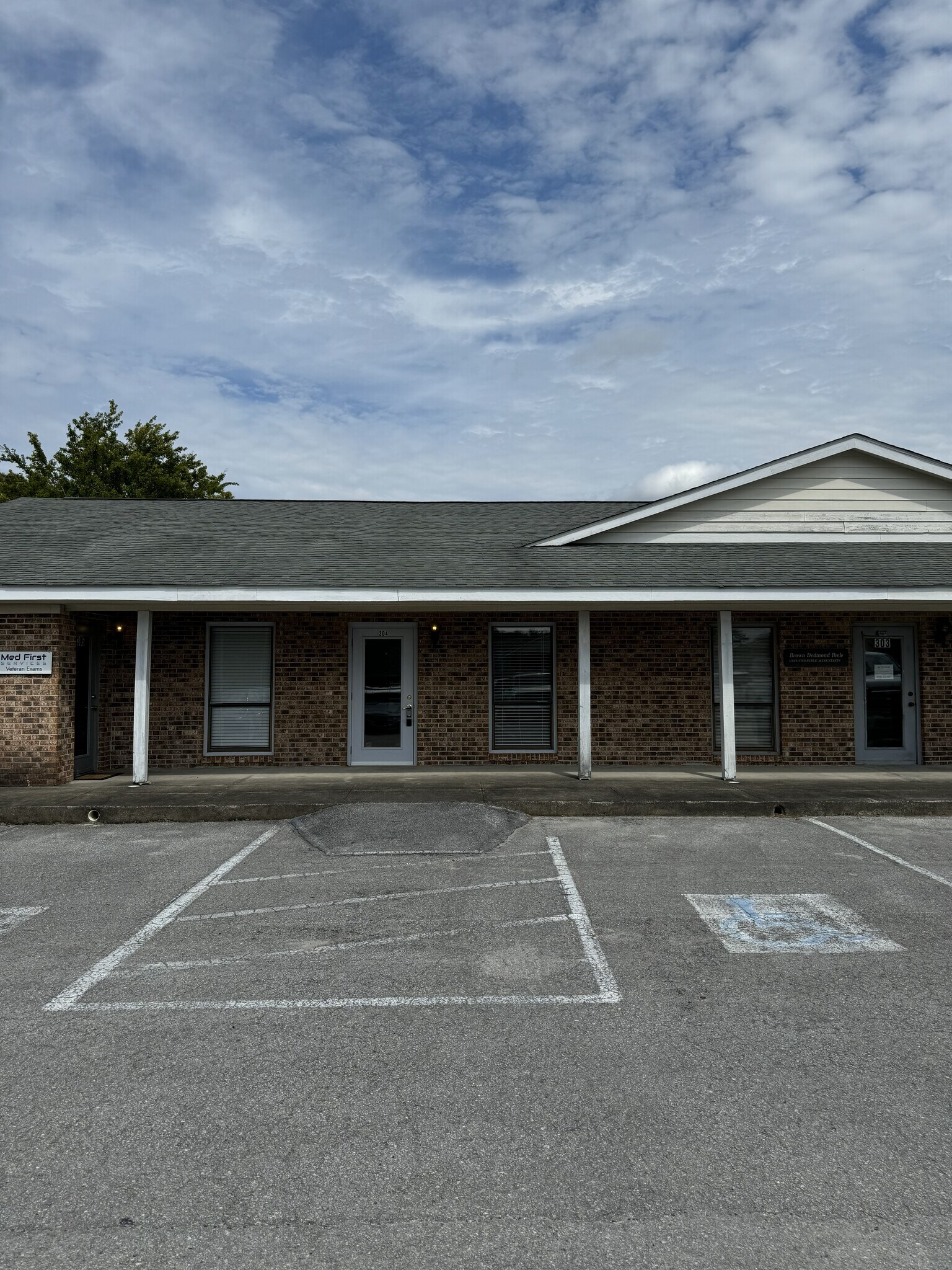 1703 Country Club Rd, Jacksonville, NC for lease Interior Photo- Image 1 of 10