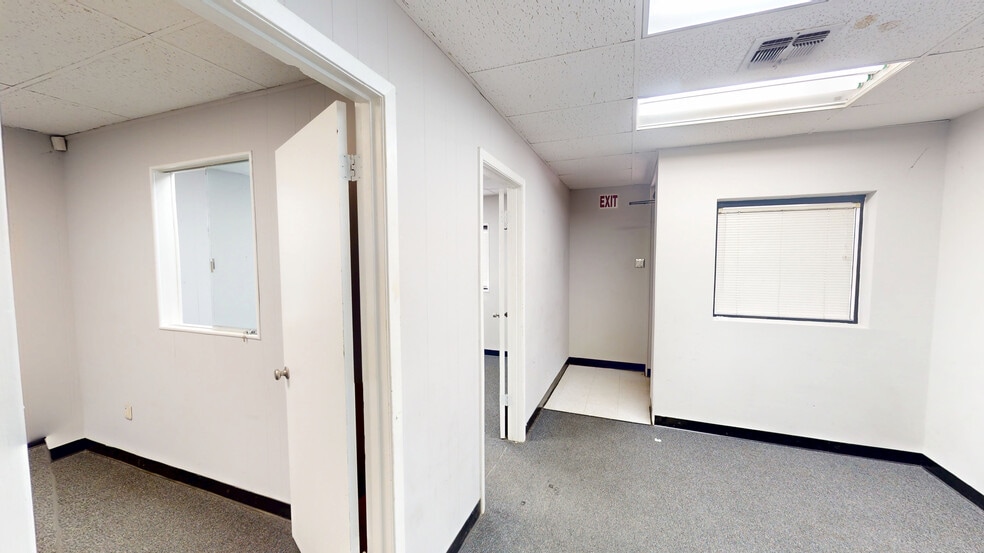 4219-4227 Gatecrest, San Antonio, TX for lease - Building Photo - Image 2 of 11