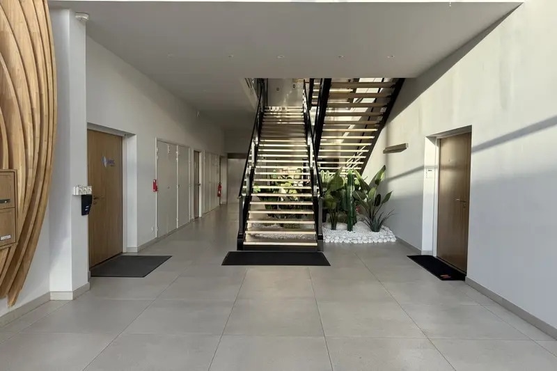 Office in Mauguio for lease - Building Photo - Image 3 of 12