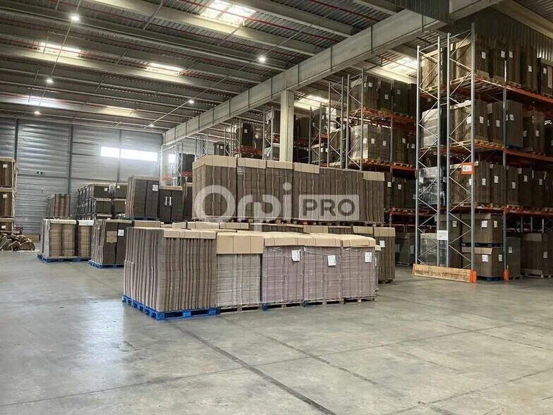 Bureau dans Mions à louer - Photo du bâtiment - Image 2 de 22