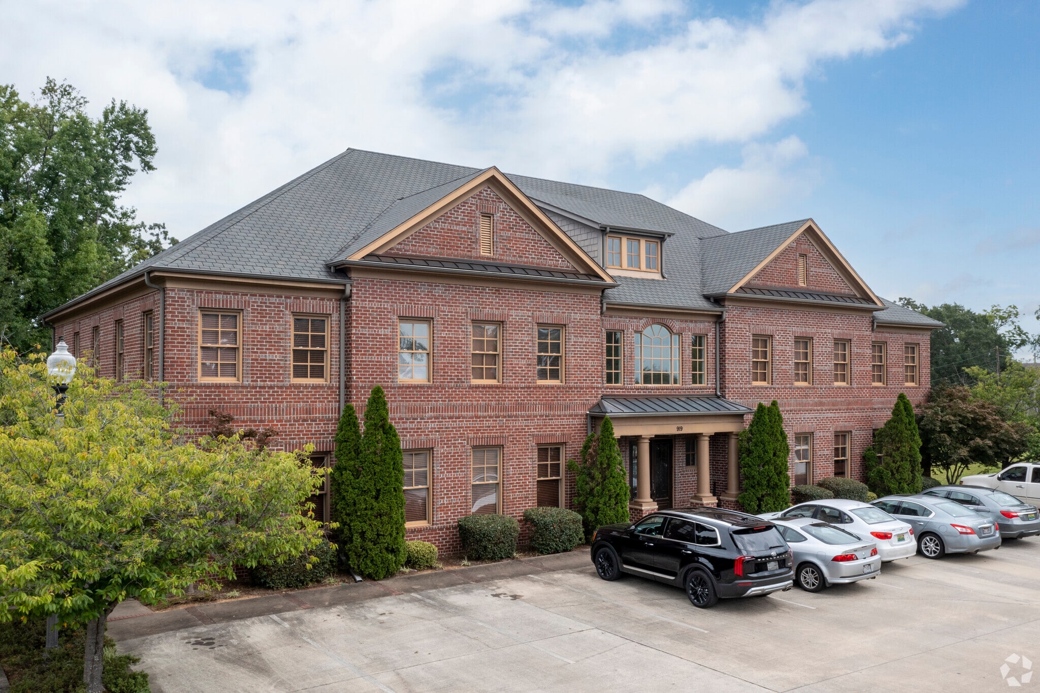 919 Sharit Ave, Gardendale, AL for lease Primary Photo- Image 1 of 8