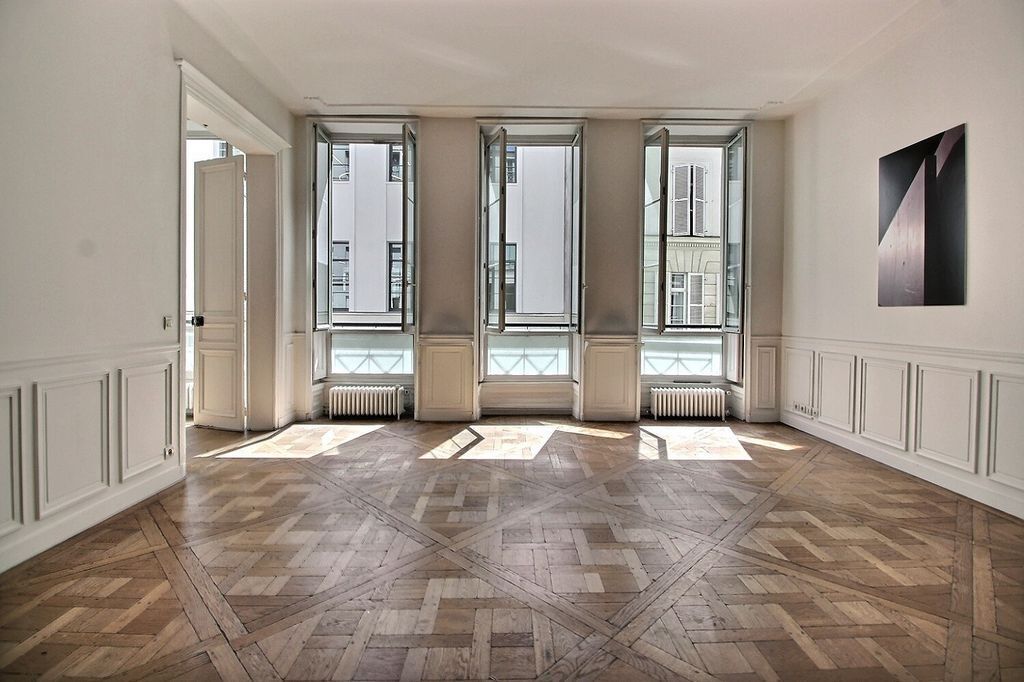 24 Rue De L'Echiquier, Paris for lease Interior Photo- Image 1 of 4