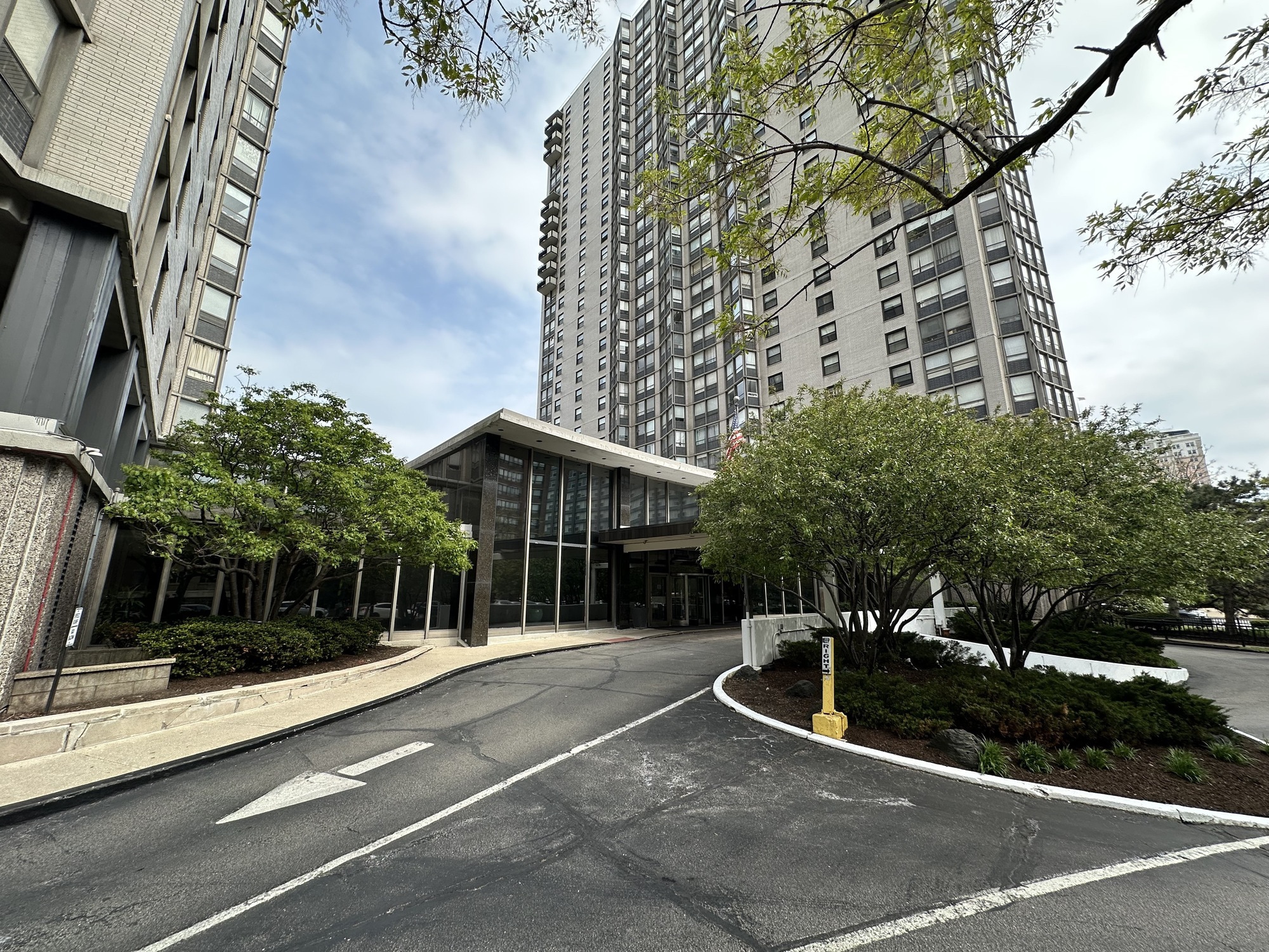 5701 N Sheridan Rd, Chicago, IL for lease Building Photo- Image 1 of 5