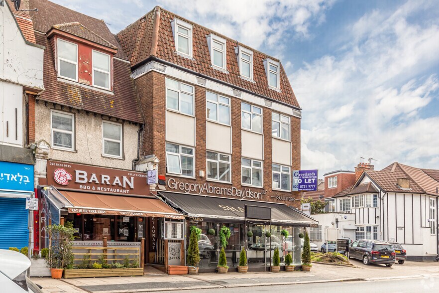 746 Finchley Rd, London for lease - Building Photo - Image 2 of 8